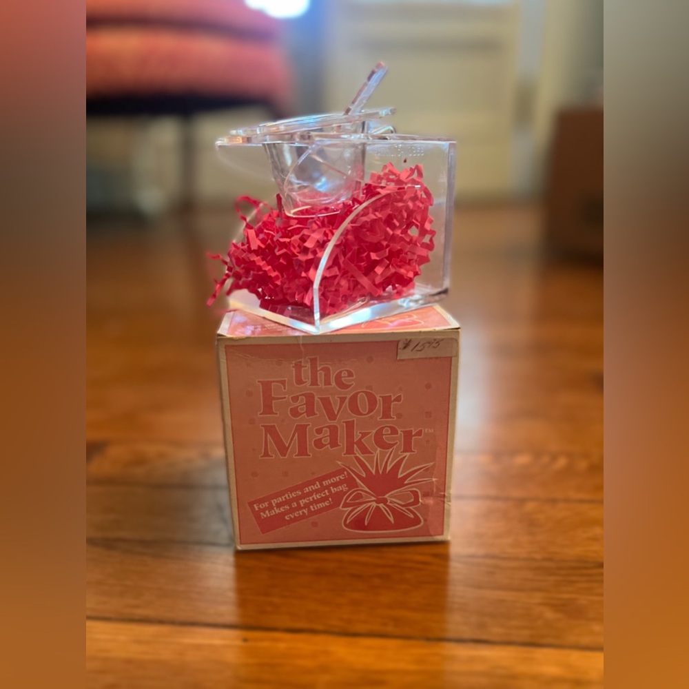 The Favor Maker Gift Box + Pink Fill - Unbranded
